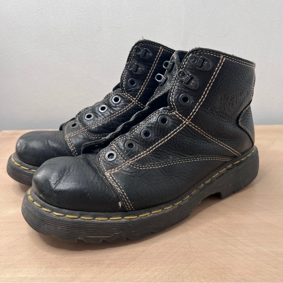 Dr. Martens Shoes - Dr. Martens Air Wave Leather Boots Women’s Size 10 Black 8A07 Chunky Sole w flaw